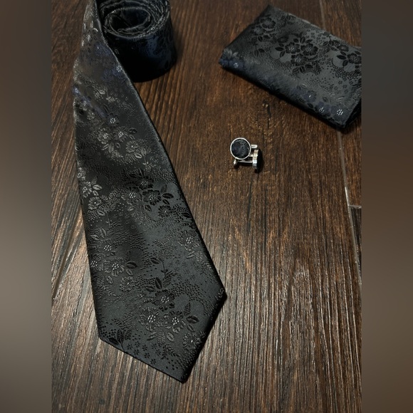 Men’s 3 Piece Silk Blend Tie Set Black on Black Floral Print - Picture 1 of 4